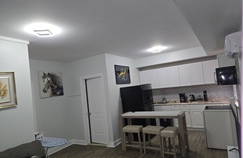 Elizabeth House | Adorable 2 bedroom Total of 2 rooms share house with AC in charming Elizabeth