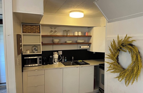 Johnson House | Adorable 2-bedroom town house in Johnson perfect for a relaxing getaway