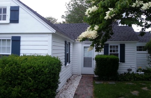 Pine Point Cabin | Adorable 2 BR Pine Point Cottage - Walk to Beach