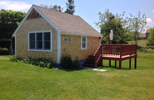 Block Island Cottage | Adorable Block Island Cottage with Pond