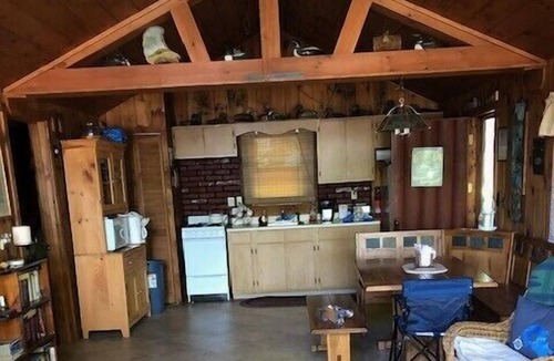 New Hampton Cottage | Adorable cottage sleeps 6 on the banks of Pemigewasset Lake
