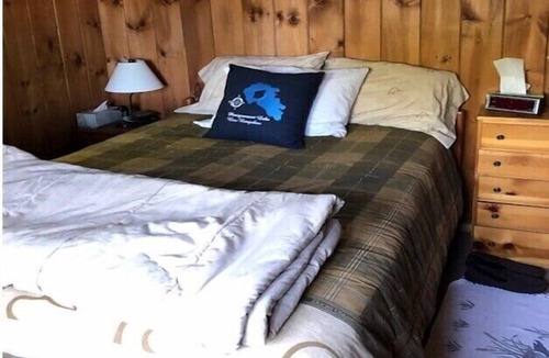 New Hampton Cottage | Adorable cottage sleeps 6 on the banks of Pemigewasset Lake