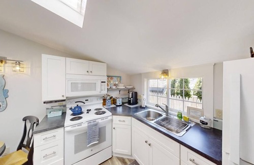 West Yarmouth Cottage | Adorable cottage - Walk to Private Beach on Nantucket Sound!