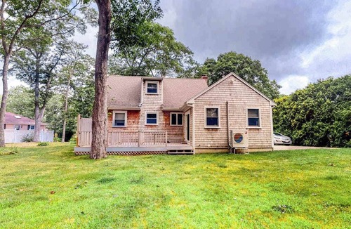 East Falmouth House | Adorable Home on a Grassy Lot w/Free WiFi, Two Living Areas, & a Full Kitchen