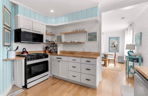 Salisbury Beach House | Adorable Renovated Beachfront Retreat w/Private Deck