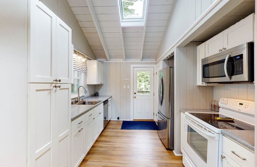 Moultonborough House | Adorable Winnipesaukee Lakehouse and Guest House for 12 SPECIAL RATES