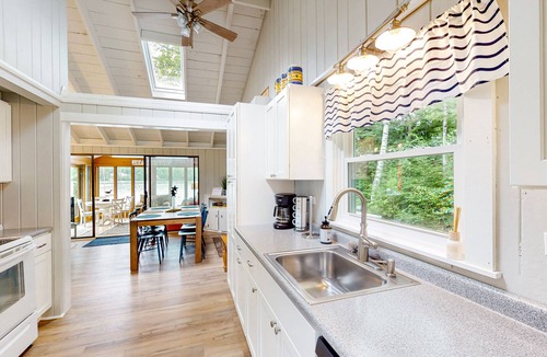 Moultonborough House | Adorable Winnipesaukee Lakehouse and Guest House for 12 SPECIAL RATES
