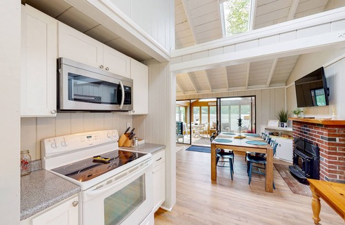 Moultonborough House | Adorable Winnipesaukee Lakehouse and Guest House for 12 SPECIAL RATES