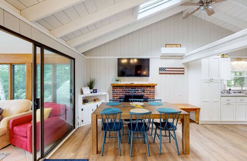 Moultonborough House | Adorable Winnipesaukee Lakehouse and Guest House for 12 SPECIAL RATES