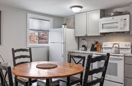 Bradford Cabin | Adorable Yr Round Cottage -1 Bed 1 Bath + Laundry - Great Outside Space Overlooks Pond - Riptide Cottage