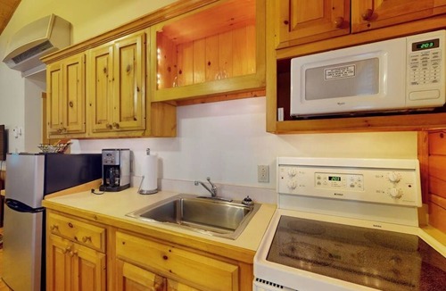 Northport Cabin | Adventure starts here in this dog-friendly cabin with kitchen, firepit & trails