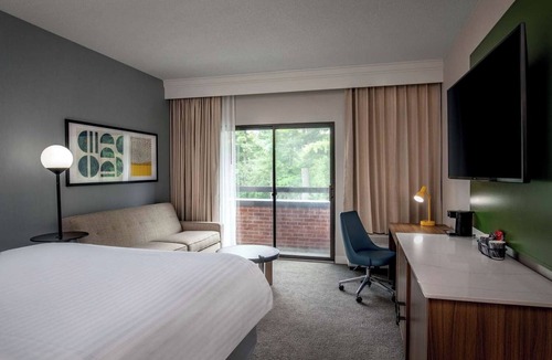 Foxboro Hotel | Affordability Meets Comfort! Near The Hall at Patriot Place, Pet-Friendly
