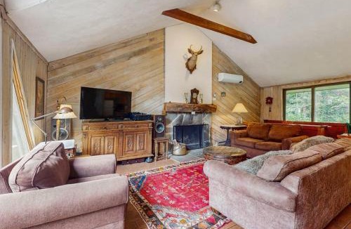 West Dover House | Ahmeek Retreat