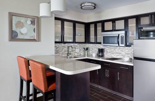 North Wales Condo | Air-Conditioned Suite | 24h Gym Access, Pool + Shared Whirlpool