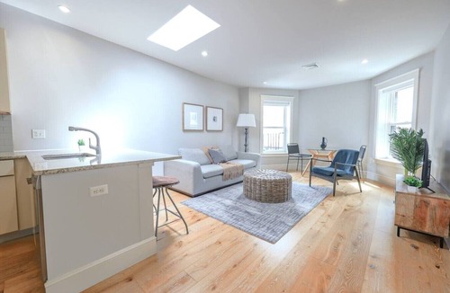 Back Bay Apartment | Airy & Bright 1BR | Newbury St, Back Bay
