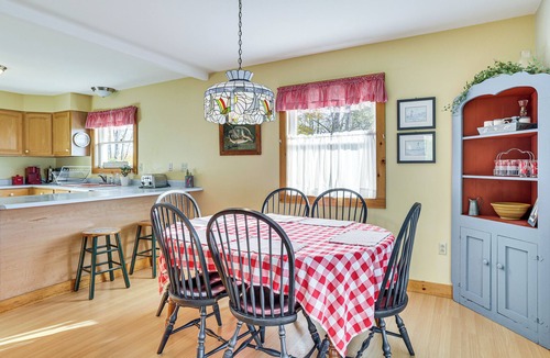 Alburg House | Alburgh Lake House: Private Beachfront!