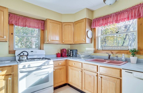Alburg House | Alburgh Lake House: Private Beachfront!