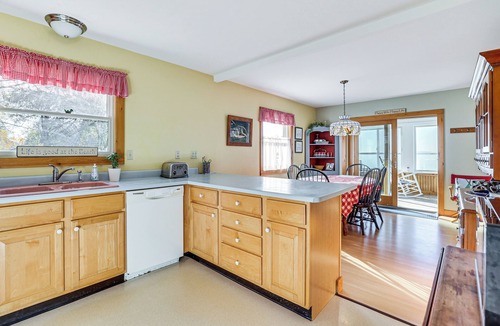 Alburg House | Alburgh Lake House: Private Beachfront!