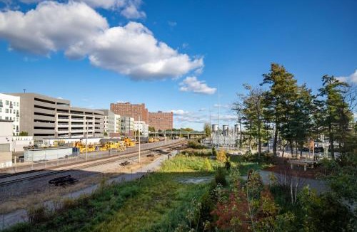 Cambridge Apartment | Alewife 2br w gym wd nr red line BOS-934