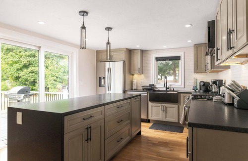 North Conway House | ALL NEW, walk to North Conway Village + Railroad, fire pit