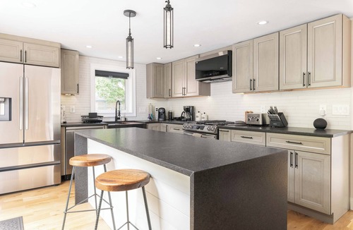 North Conway House | ALL NEW, walk to North Conway Village + Railroad, fire pit