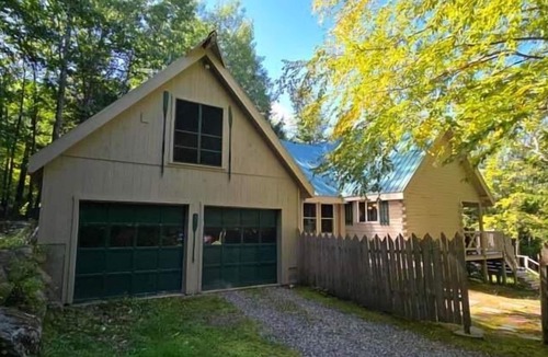 Harrison House | All-Season Lakefront Retreat Private Sandy Beach, Dock, Sleeps 12
