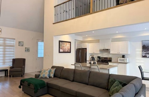 Carrying Place House | All-Season Lakeview Retreat – Prince Edward County