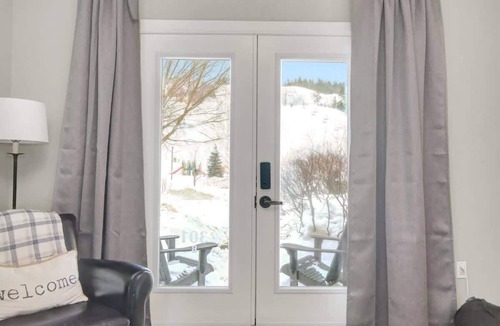 Calabogie Condo | All Season Ski in/out Chalet at Calabogie Peaks