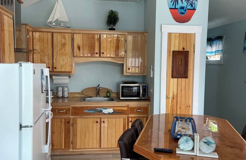 Old Orchard Beach Cottage | Alluring 2-Bedroom Cottage in Delightful Old Orchard Beach with WiFi, AC