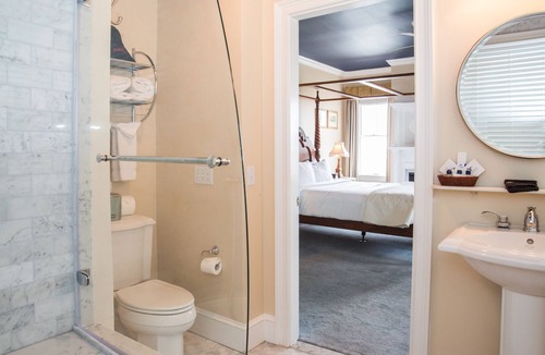 Newport Bed & Breakfast | Almondy Inn