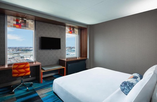 D Street - West Broadway Hotel | Aloft by Marriott Boston Seaport District