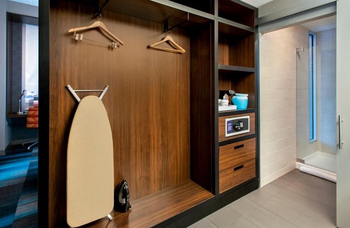 D Street - West Broadway Hotel | Aloft by Marriott Boston Seaport District