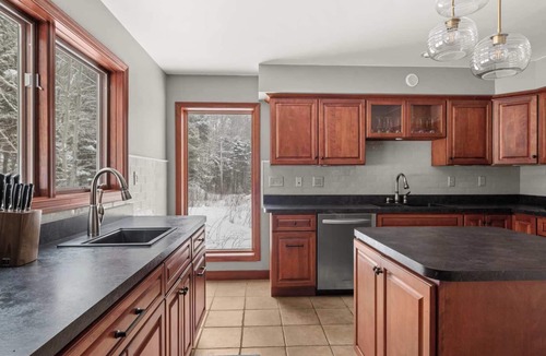 Warren House | Alpine Falls Chalet - Ski Haven with Mountain Views