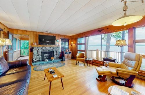 Alton Bay House | Alton Bay Lakefront Beauty