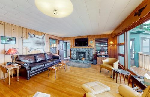Alton Bay House | Alton Bay Lakefront Beauty