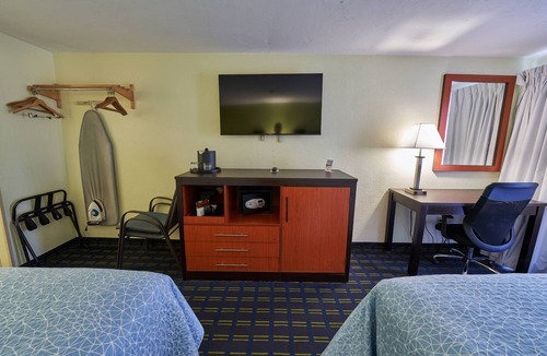 West Yarmouth Hotel | Always a Great Idea To Unwind! Indoor Pool, and Complimentary Breakfast!