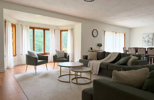 Reading House | Amazing 6 bedroom home featuring a wraparound deck & private pool