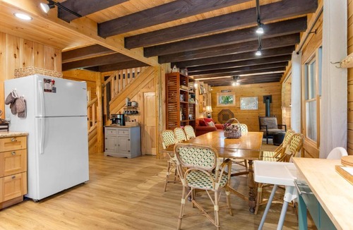 Boothbay Harbor House | Amazing All-Season Sprucewold Cabin w/Private Beach Club Access Dog-friendly
