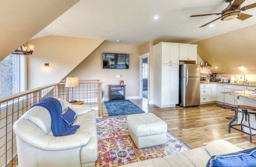 Bethlehem Condo | Amazing condo on apple orchard with deck, full kitchen, and great mountain views