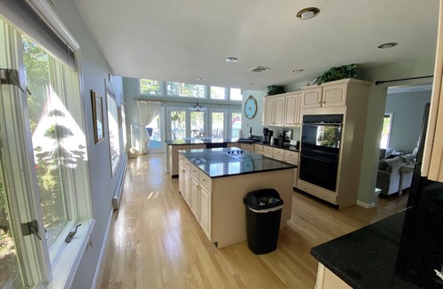Middlefield House | Amazing Lakefront Property
