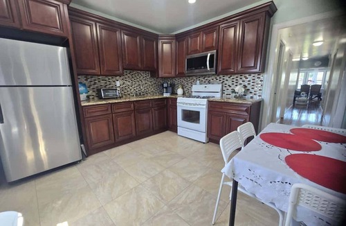 Kearny House | Amazing large 3 BD apartment in NJ Close 15 minutes to Metlife