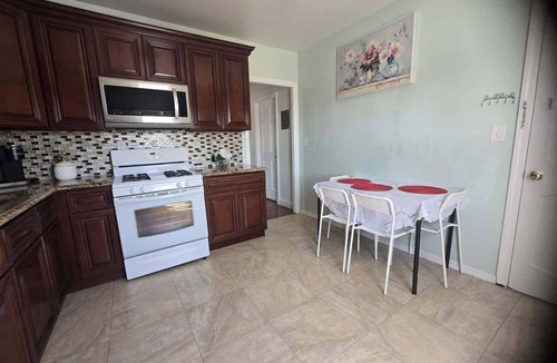 Kearny House | Amazing large 3 BD apartment in NJ Close 15 minutes to Metlife