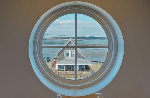 Scarborough House | Amazing Ocean Views. Steps To The Beach & Fantastic Restaurants.