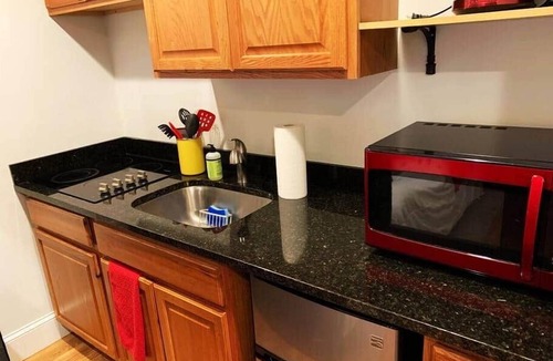 North End Apartment | Amazing price and location /parking -North End (M1S)