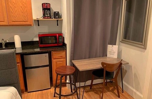 North End Apartment | Amazing price and location /parking -North End (M1S)