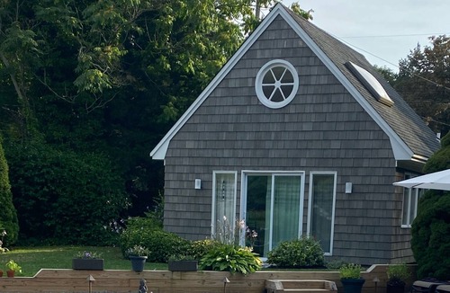 North Sea House | Amazing Southampton 5 bedrm 3 bath sleeps 12, pool, poolhouse ~.6 mi private BCH
