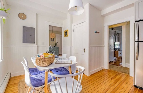 West End Apartment | Amazing West End apartment walkable to downtown and the waterfront.
