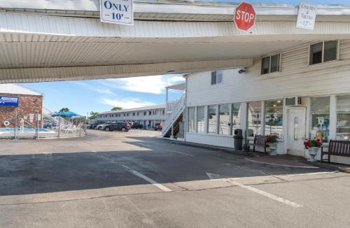 Main Street Hyannis Hotel | Americas Best Value Inn Hyannis