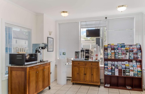 Hyannis Hotel | Americas Best Value Inn & Suites Hyannis Cape Cod