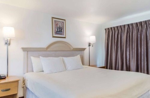 Hyannis Hotel | Americas Best Value Inn & Suites Hyannis Cape Cod